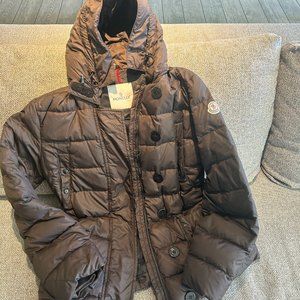 Elegant Moncler White Goose Down Coat - Women's Size M - Gently Loved